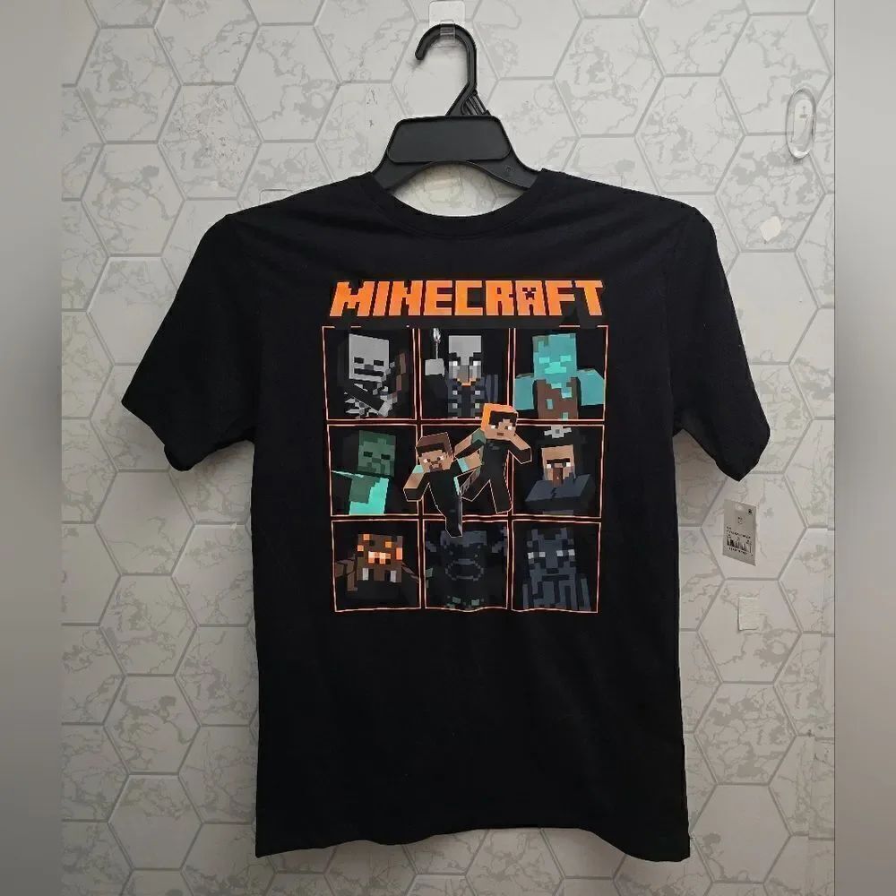 Nwt Boy's Minecraft short sleeve Graphic T-shirt